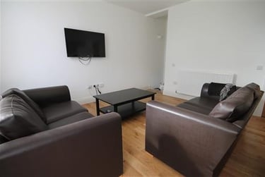 5 bed flat, Belle Grove Terrace, Spital Tongues, Newcastle, NE24LL - Image 2